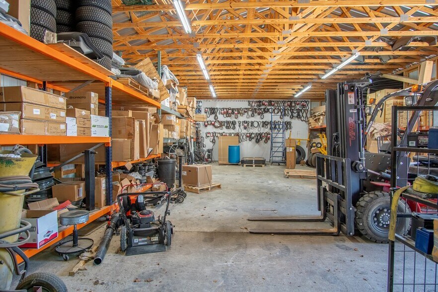 More Photos Of 424 Terrell Rd, Franklin Showroom For Sale