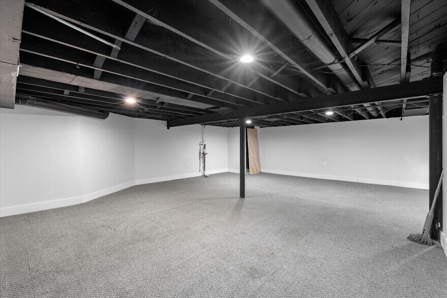 More Photos Of 7518 W Fond Du Lac Ave, Milwaukee Freestanding For Sale