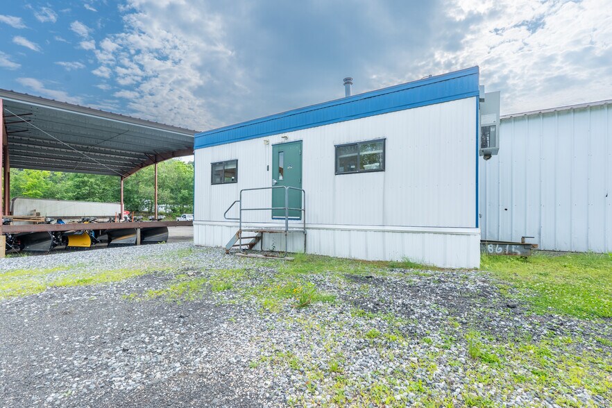 More Photos Of 130 Day St, Seymour Warehouse For Lease