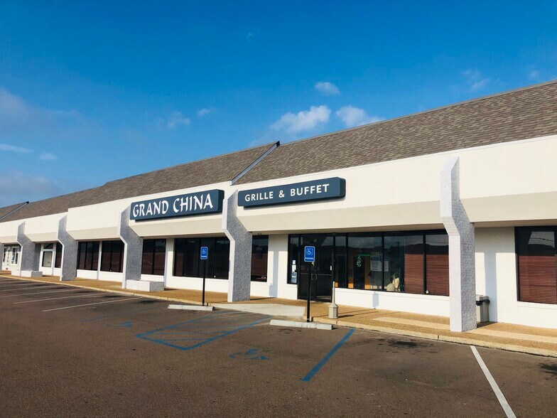 More Photos Of 1060 E County Line Rd, Ridgeland Unknown For Lease