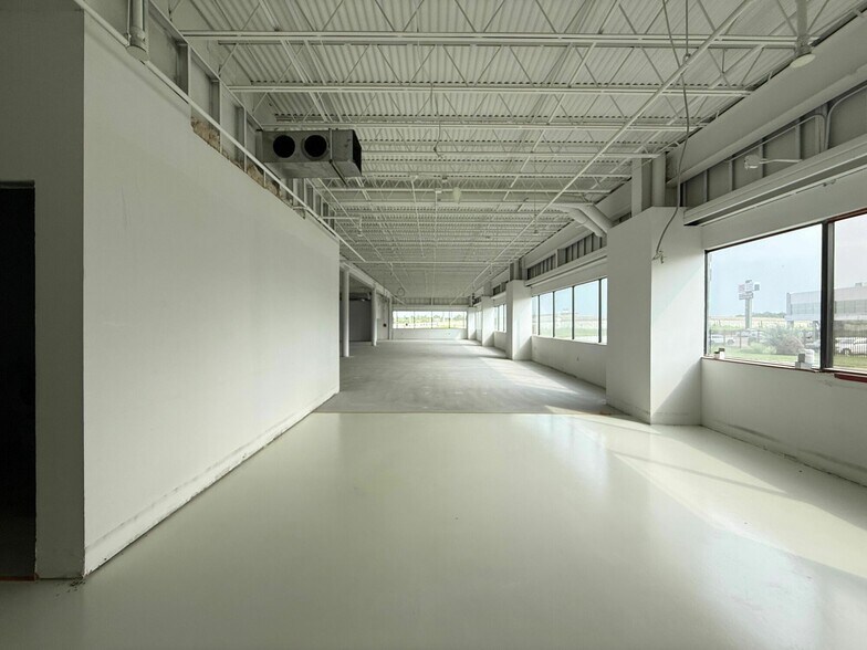 More Photos Of 2929 N Eastgate Ave, Springfield Office For Lease