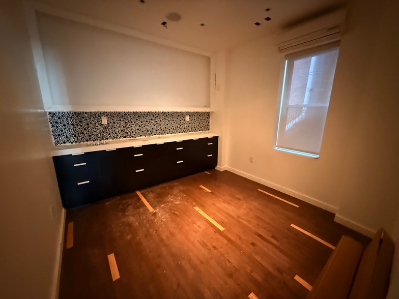 More Photos Of 2479 18th St NW, Washington Storefront For Lease