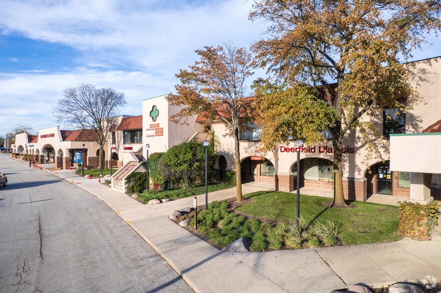 More Photos Of 405-493 Lake Cook Rd, Deerfield Department Store For Lease