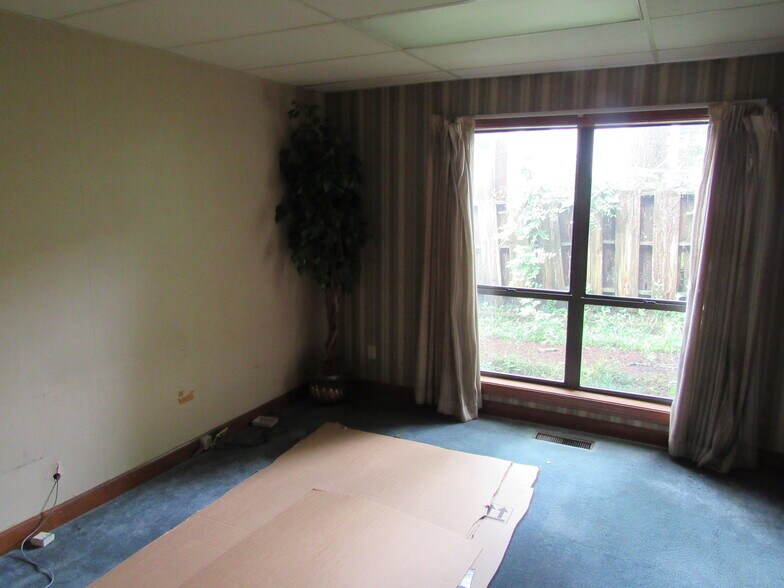 More Photos Of 219 8th St N, Columbus Office Residential For Lease