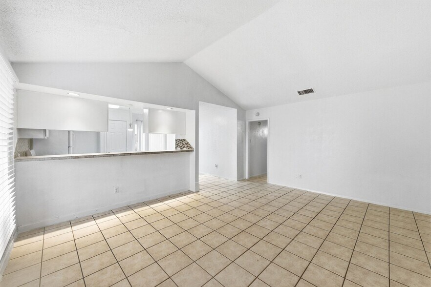 More Photos Of 5619 Jacaranda Dr, Austin Multifamily For Sale