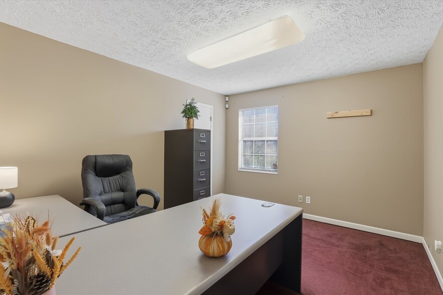 More Photos Of 7713 Oak Ridge Hwy, Knoxville Office For Sale