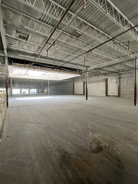More Photos Of 262 Swansea Mall Dr, Swansea Storefront Retail Office For Sale
