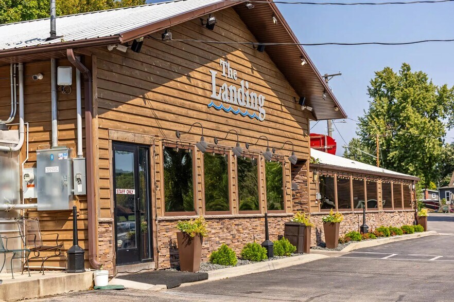 More Photos Of 805 Main St, Madison Lake Restaurant For Sale