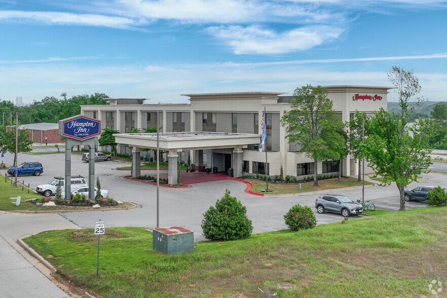 Primary Photo Of 7852 W Parkway Blvd, Tulsa Hotel For Sale