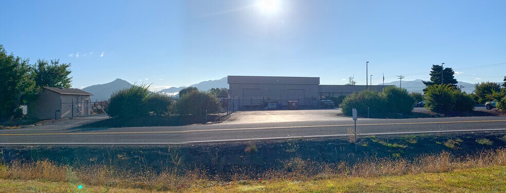 More Photos Of 4610 3rd St, Tillamook Light Distribution For Lease