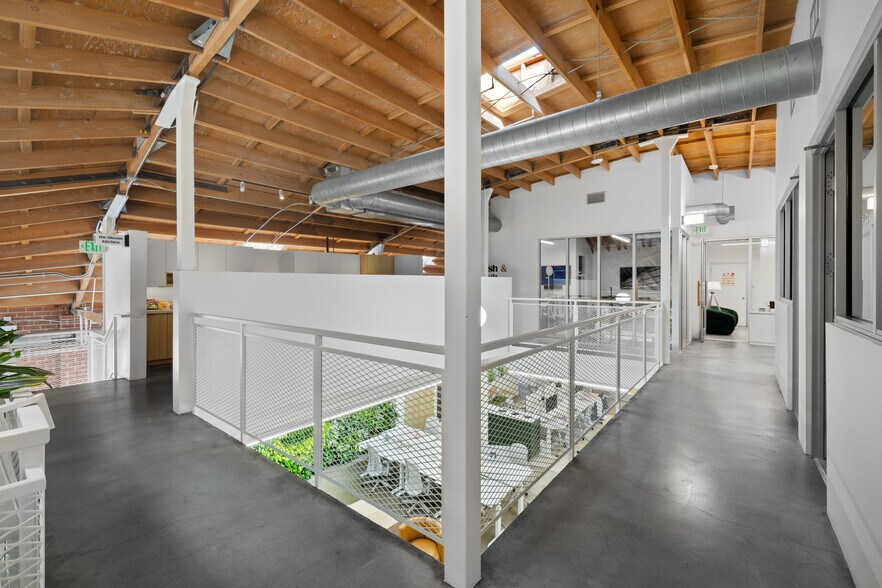 More Photos Of 523 Victoria Ave, Venice Loft Creative Space For Lease