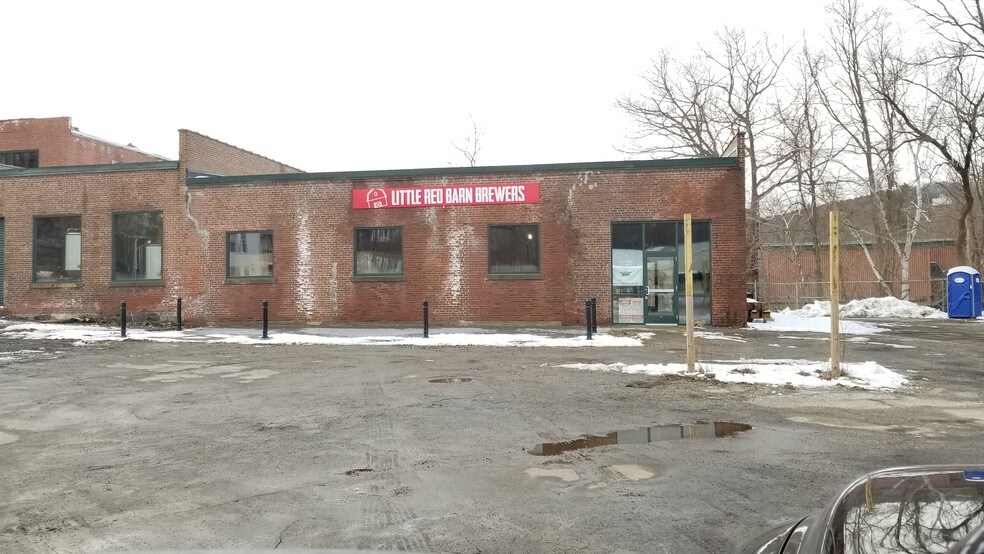 More Photos Of 32 Lake St, Winsted Restaurant For Lease