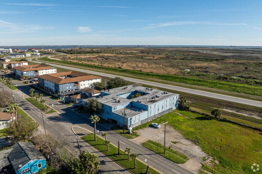 More Photos Of 610 Ferry Rd, Galveston Apartments For Sale