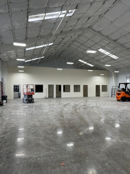 More Photos Of 930 Shiloh Rd, Windsor Unknown For Lease