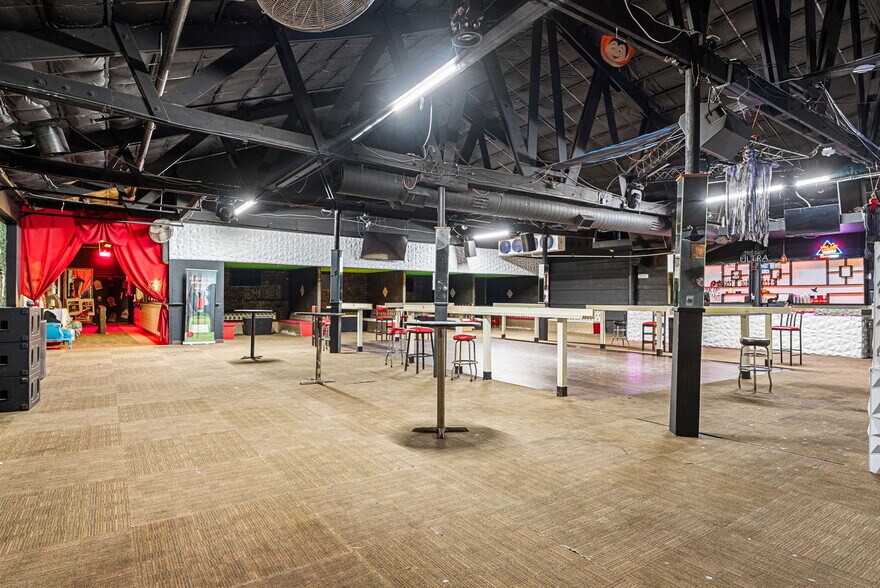More Photos Of 13087 Hwy 271 N, Tyler Sports And Entertainment For Lease