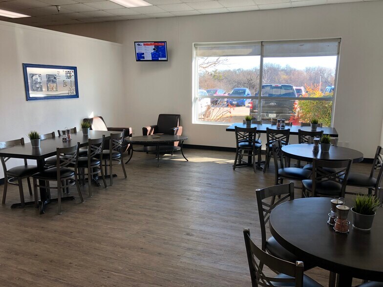 More Photos Of 791 Westport Pky, Fort Worth Warehouse For Lease