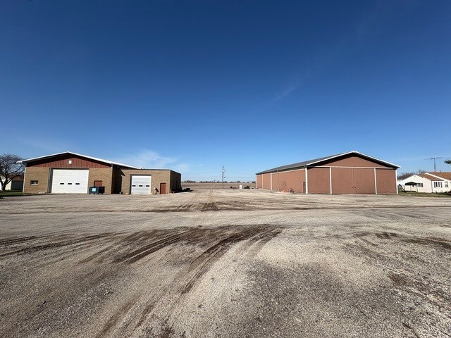 Primary Photo Of 7365 Chiniquy st, Saint Anne Industrial For Sale