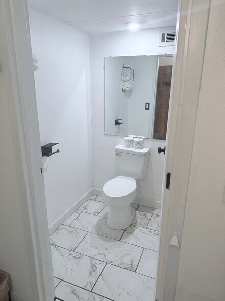 More Photos Of 2901 S Van Buren St, Enid Hotel For Sale