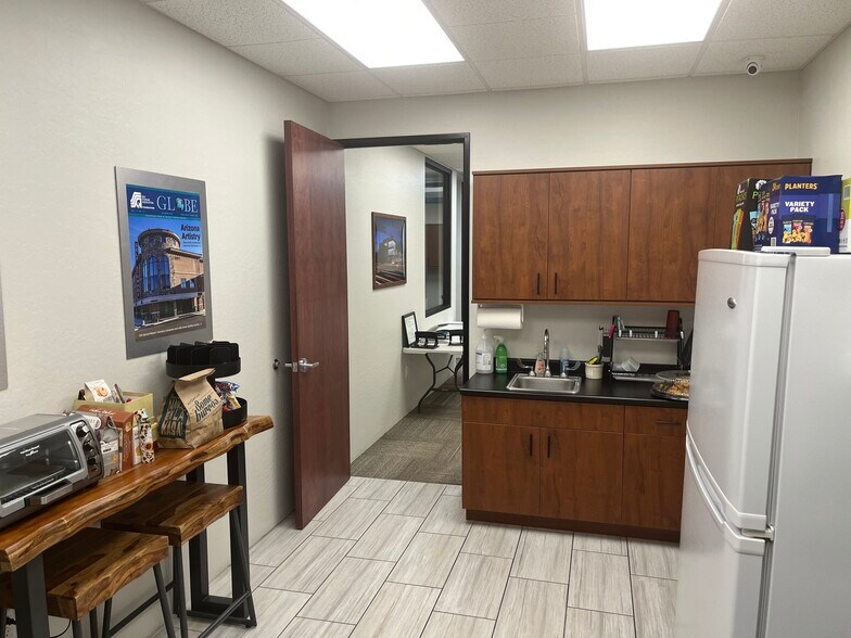 More Photos Of 219 S William Dillard Dr, Gilbert Warehouse For Sale