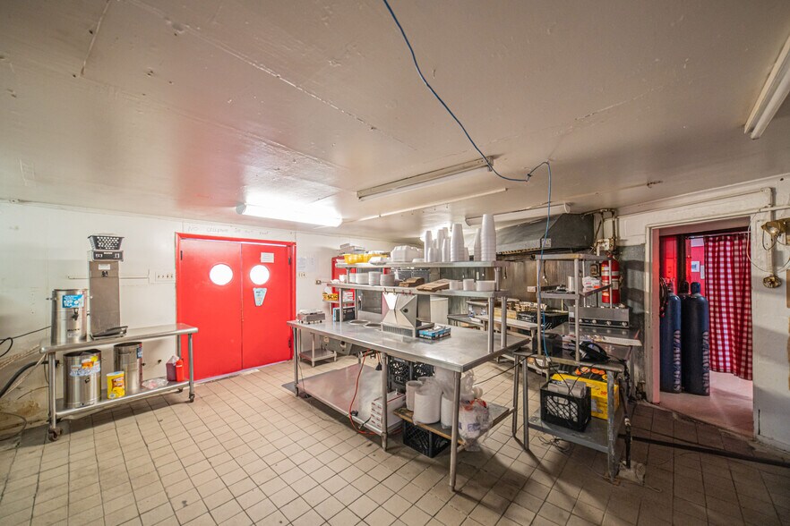 More Photos Of 728 US Highway 62, Grand Rivers Specialty For Sale