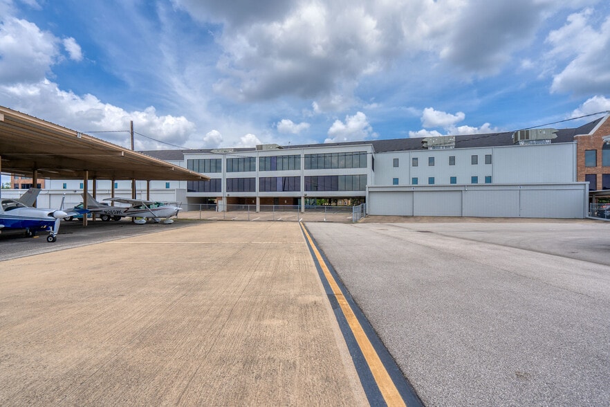 More Photos Of 16051 Addison Rd, Addison Office For Lease