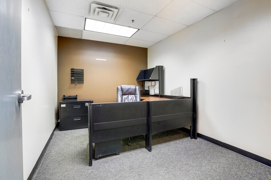 More Photos Of 2885 W County Line Rd, Littleton Auto Dealership For Sale