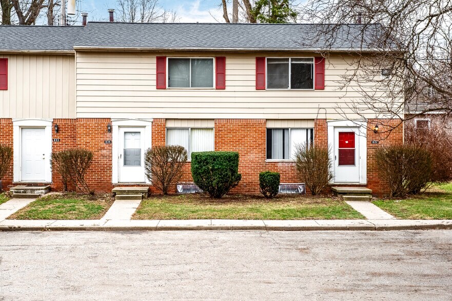 Primary Photo Of 1001-1003 Vincent Ct, Lansing Apartments For Sale