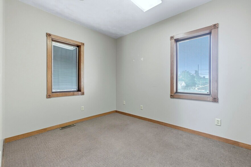 More Photos Of 1804 E Center St, Warsaw Loft Creative Space For Sale