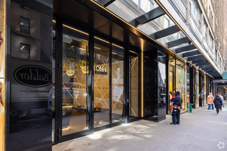 More Photos Of 240 W 37th St, New York Office For Lease