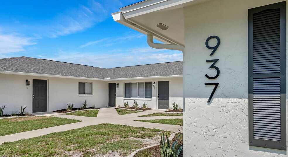 More Photos Of 937 SE 23rd Pl, Cape Coral Apartments For Sale