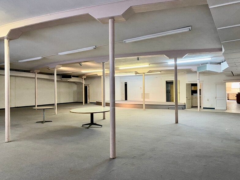 More Photos Of 212 N College Ave, Clarksville Religious Facility For Sale