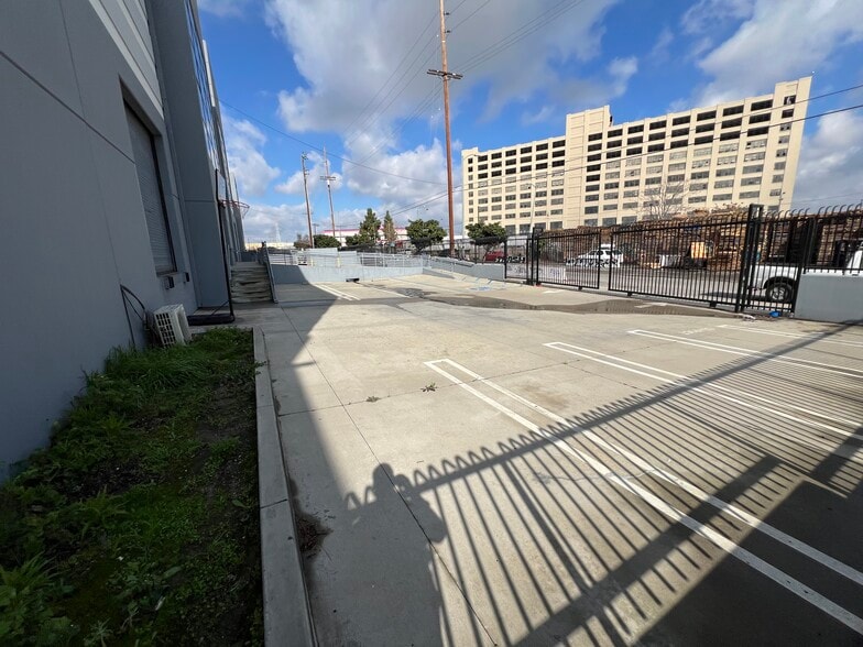 More Photos Of 1525-1545 Rio Vista Ave, Los Angeles Unknown For Lease
