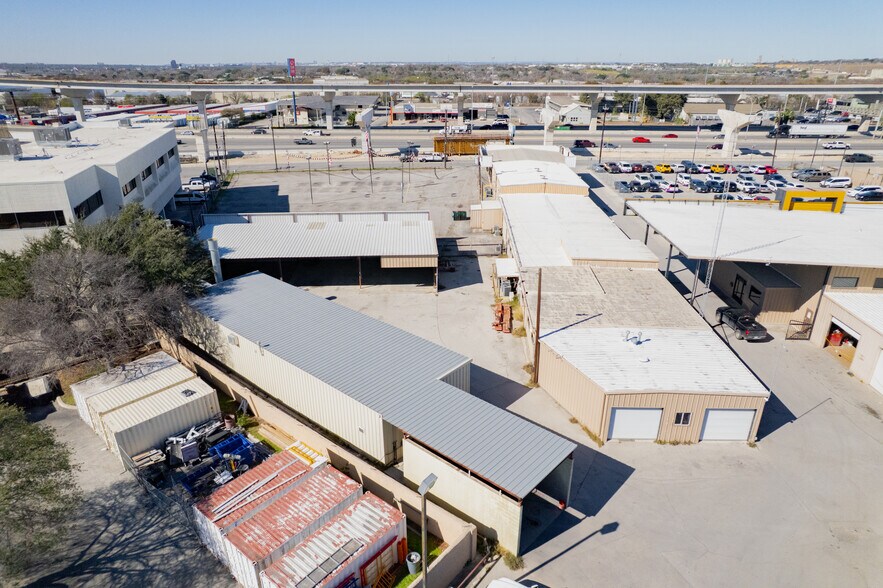 More Photos Of 9600 N I-35, San Antonio Showroom For Lease
