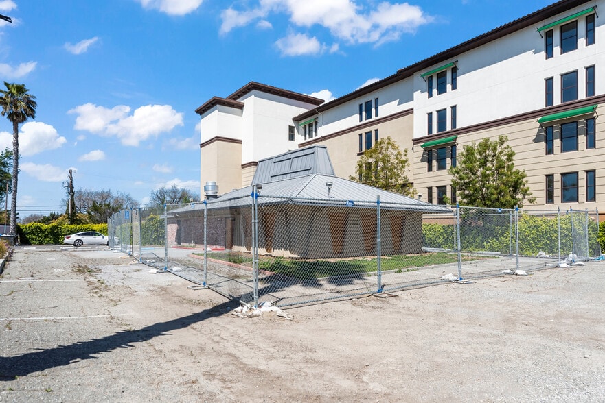 More Photos Of 2695 El Camino Real, Santa Clara Restaurant For Sale