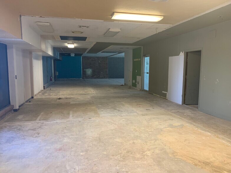 More Photos Of 2411 Heritage Trl, Enid Office For Sale