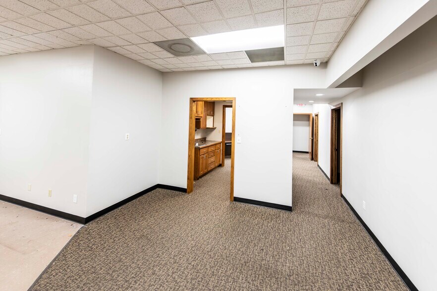 More Photos Of 1119 N 42nd St, Grand Forks Office For Lease