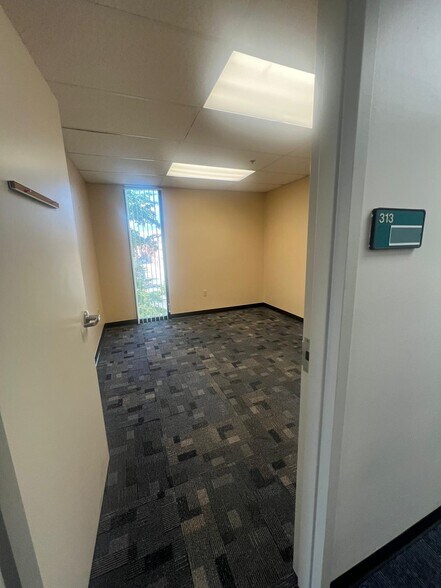 More Photos Of 6100 Griffin Rd, Davie Medical For Lease