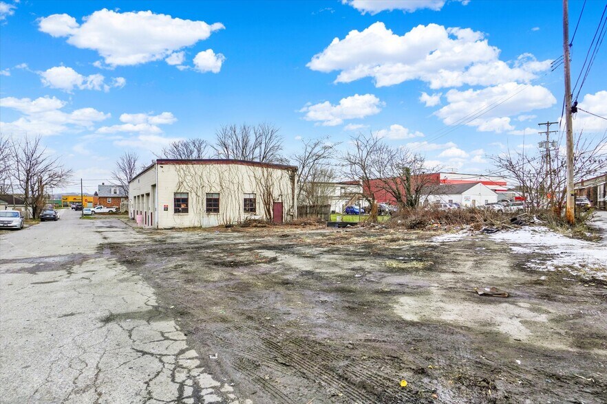 More Photos Of 1006 1/2 Mount Rose Rear Ave, York Auto Repair For Sale