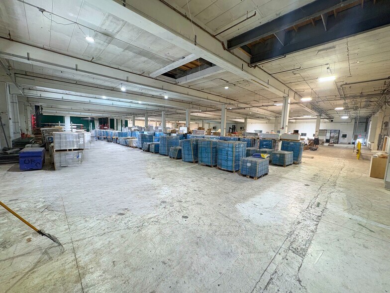 More Photos Of 2441 Viscount Row, Orlando Warehouse For Lease