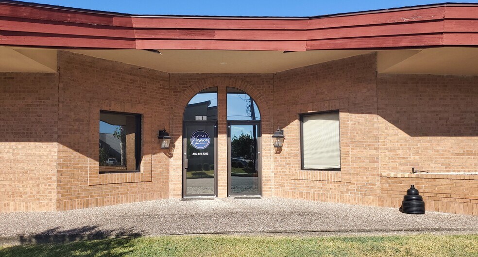 More Photos Of 2506 Westminister St, Pearland Medical For Sale