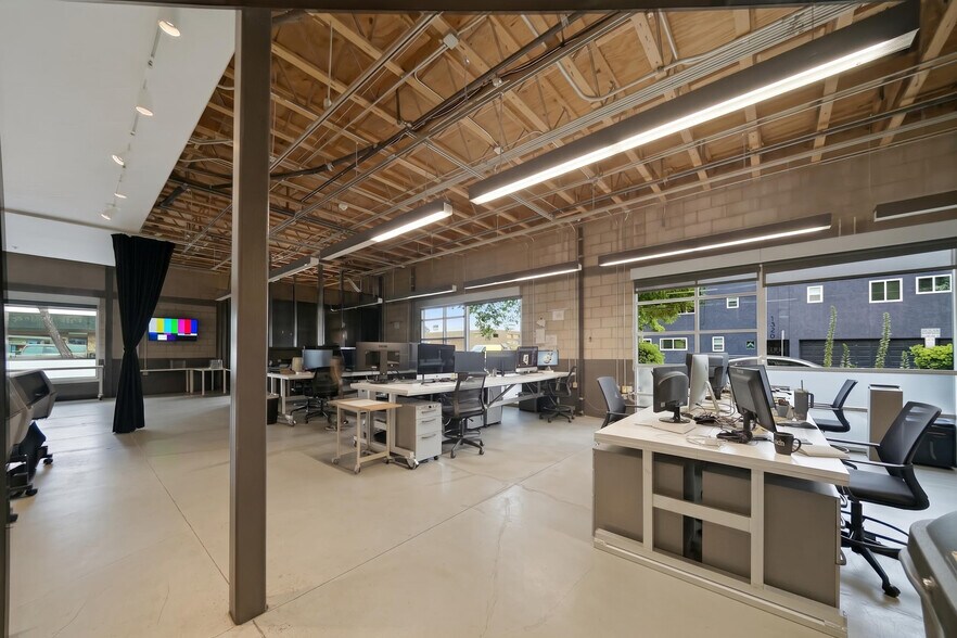 More Photos Of 3500 W Burbank Blvd, Burbank Office For Sale