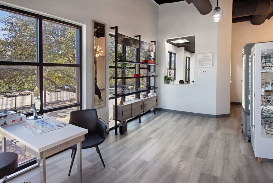 More Photos Of 841 Yale St, Houston Medical For Sale