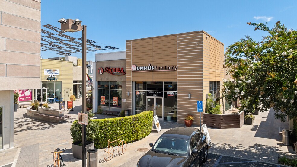 More Photos Of 8266 Firestone Blvd, Downey Restaurant For Lease