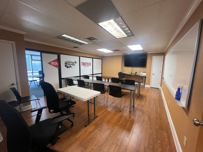 More Photos Of 155 Woolco Dr, Marietta Warehouse For Lease