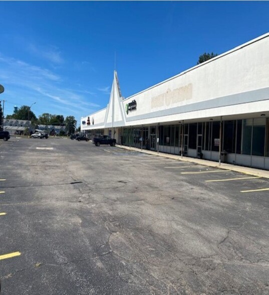 More Photos Of 411-423 Michigan St, Algonac Unknown For Lease