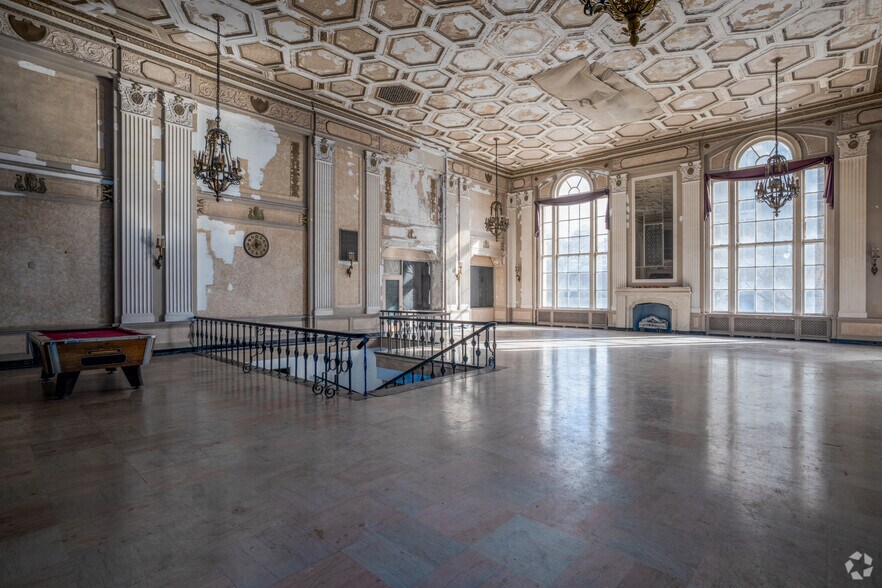 More Photos Of 400 Bagley St, Detroit Unknown For Sale