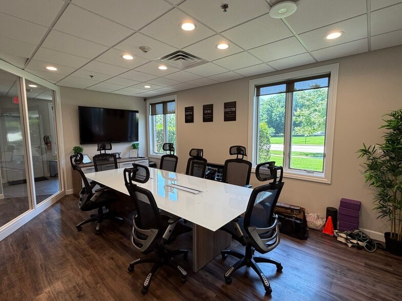 More Photos Of 15915 S Crystal Creek Dr, Homer Glen Office Residential For Sale