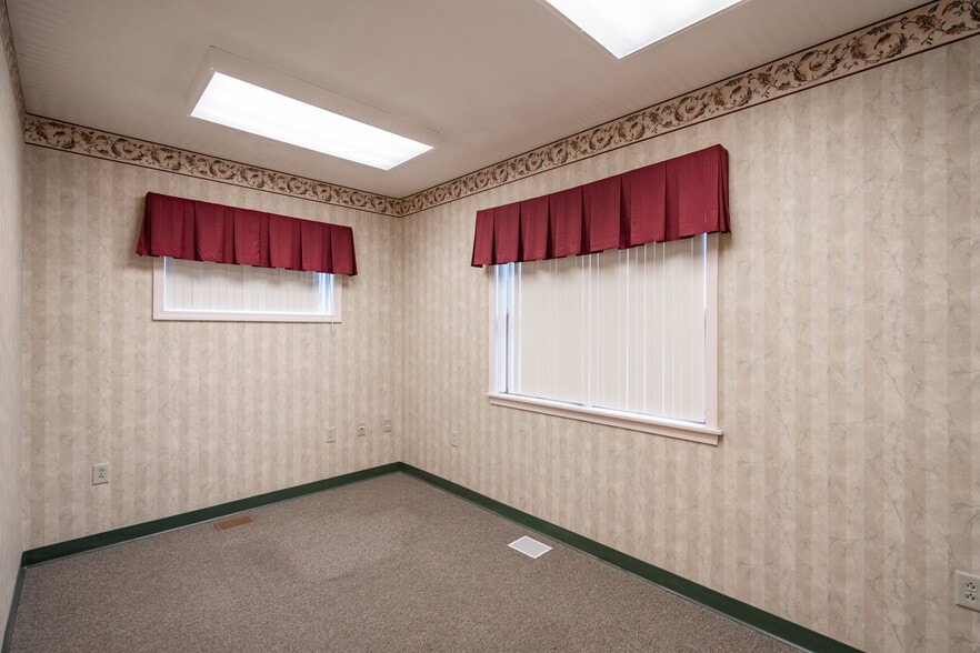 More Photos Of 1105 Monroe St, Endicott Medical For Sale