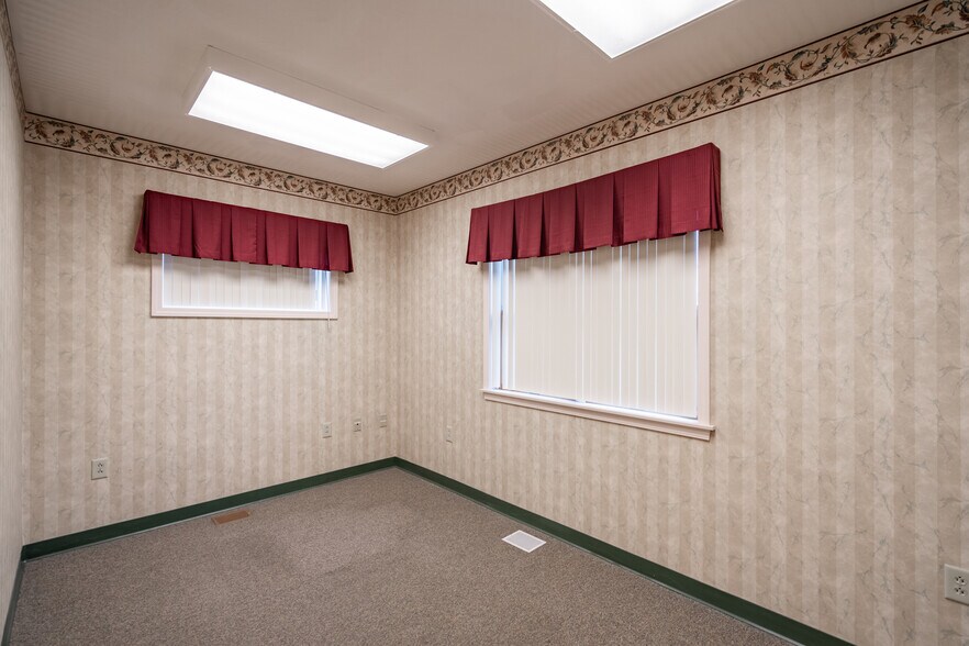 More Photos Of 1105 Monroe St, Endicott Office For Sale