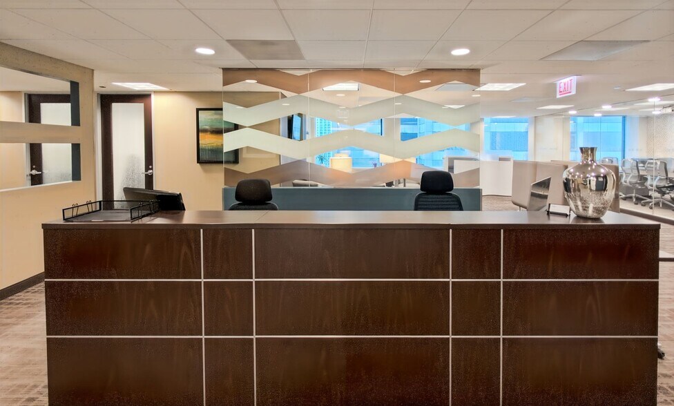 More Photos Of 10 S Riverside Plz, Chicago Office For Lease